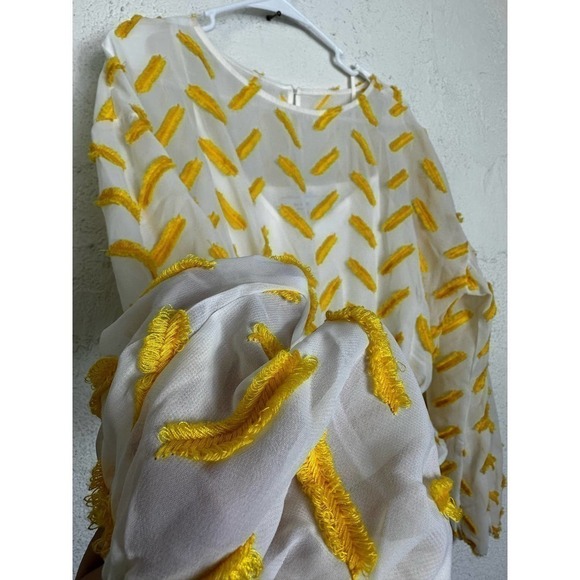 ALI & Jay lemonade stand textured sheer top - Picture 3 of 10